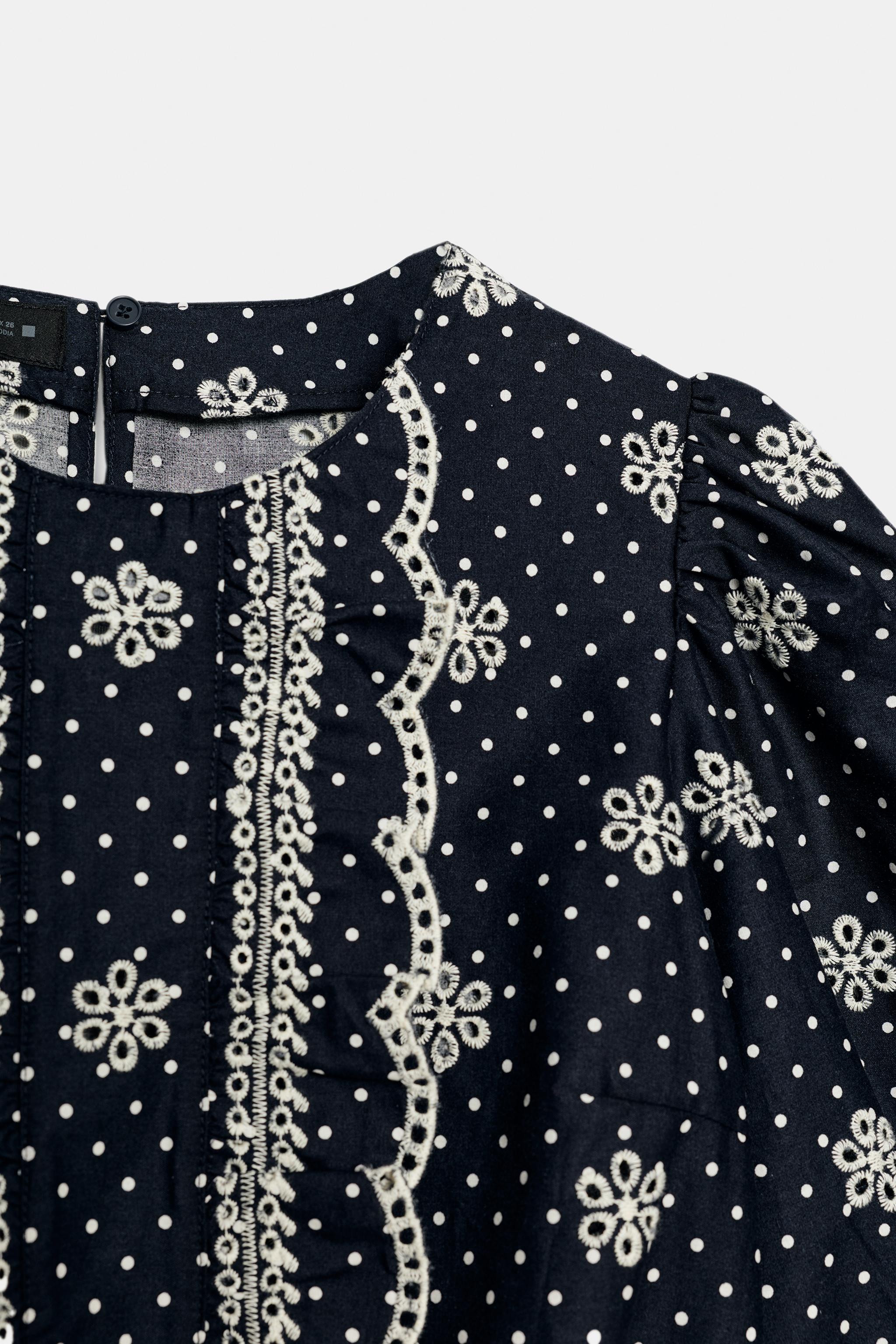 BLOUSE À POIS ET BRODERIES AJOURÉES